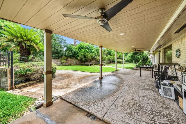 2210 S Memorial Court, Pasadena, TX 77502