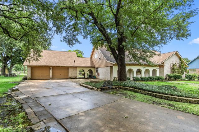 2210 S Memorial Court, Pasadena, TX 77502