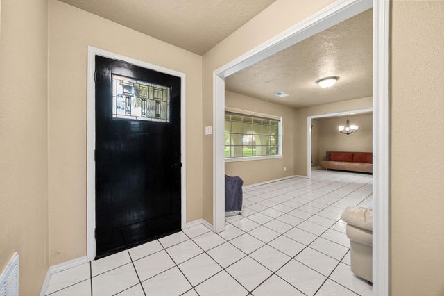 2210 S Memorial Court, Pasadena, TX 77502