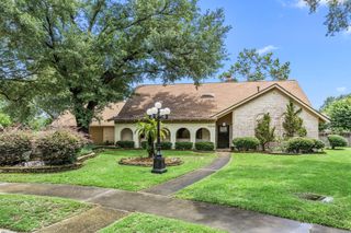 2210 S Memorial Court, Pasadena, TX 77502