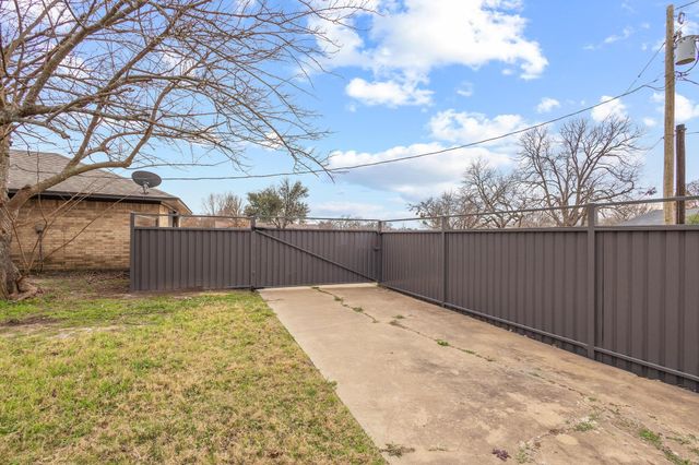 3327 Carriage Circle, Sherman, TX 75092