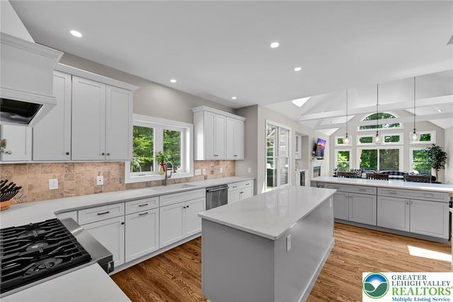 2475 Woodland Hills Court, Hellertown Boro, PA 18055