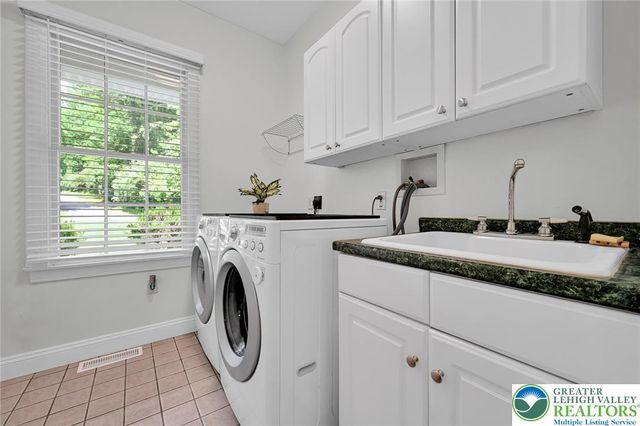 2475 Woodland Hills Court, Hellertown Boro, PA 18055