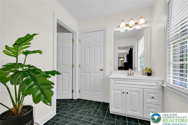 2475 Woodland Hills Court, Hellertown Boro, PA 18055