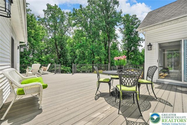 2475 Woodland Hills Court, Hellertown Boro, PA 18055