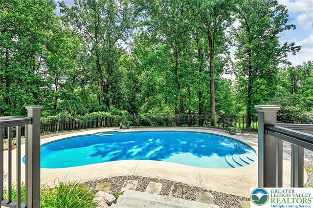 2475 Woodland Hills Court, Hellertown Boro, PA 18055