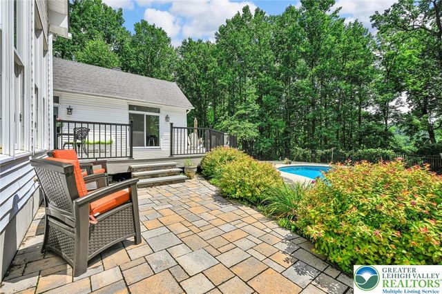 2475 Woodland Hills Court, Hellertown Boro, PA 18055