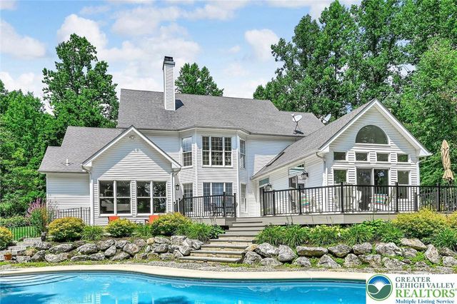 2475 Woodland Hills Court, Hellertown Boro, PA 18055