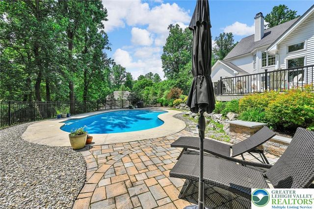2475 Woodland Hills Court, Hellertown Boro, PA 18055