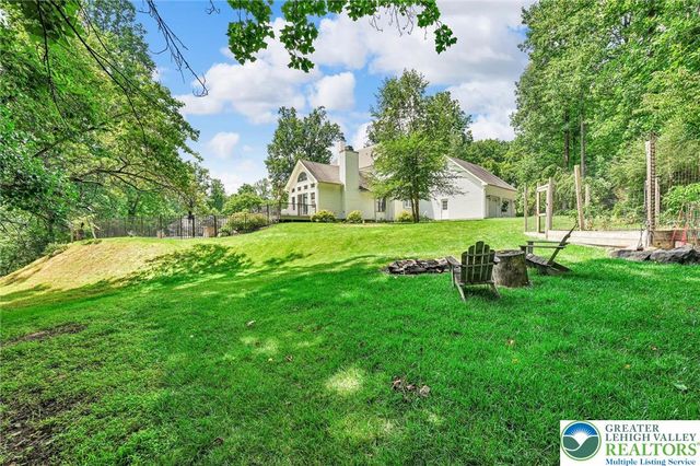 2475 Woodland Hills Court, Hellertown Boro, PA 18055