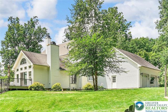 2475 Woodland Hills Court, Hellertown Boro, PA 18055