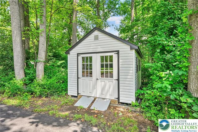 2475 Woodland Hills Court, Hellertown Boro, PA 18055