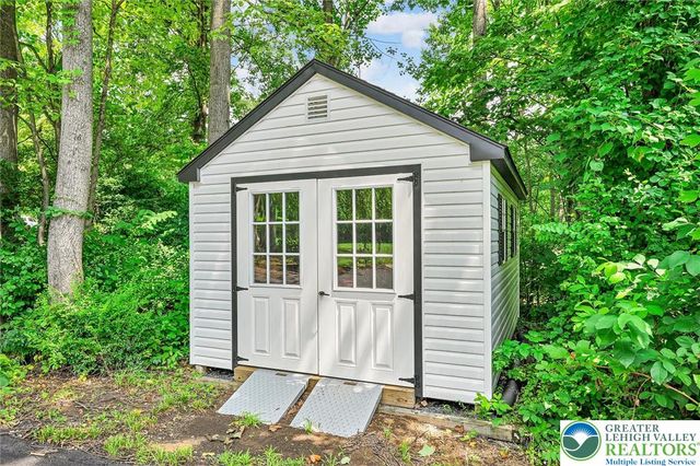 2475 Woodland Hills Court, Hellertown Boro, PA 18055