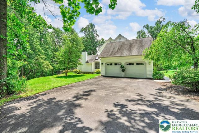 2475 Woodland Hills Court, Hellertown Boro, PA 18055