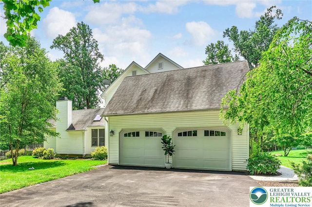 2475 Woodland Hills Court, Hellertown Boro, PA 18055