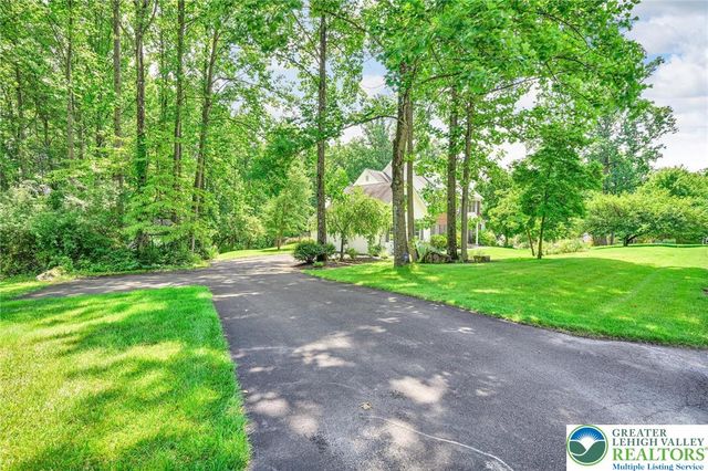 2475 Woodland Hills Court, Hellertown Boro, PA 18055