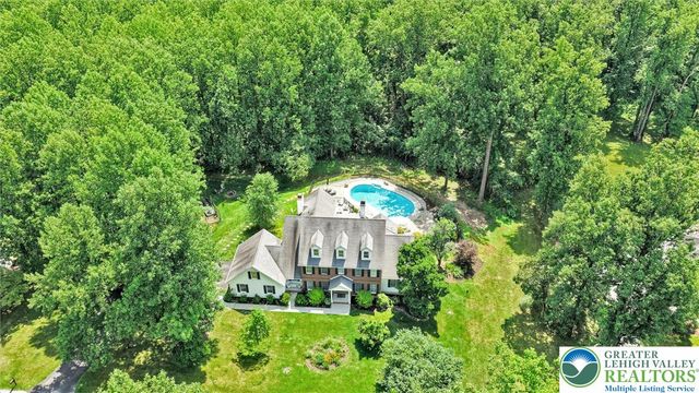 2475 Woodland Hills Court, Hellertown Boro, PA 18055