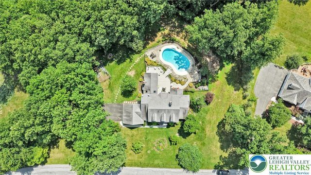 2475 Woodland Hills Court, Hellertown Boro, PA 18055
