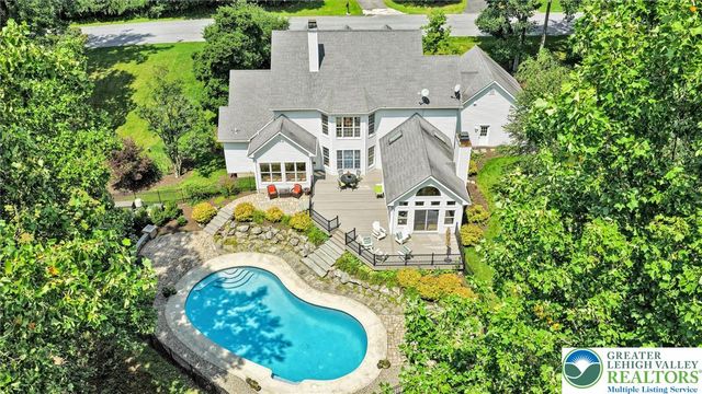 2475 Woodland Hills Court, Hellertown Boro, PA 18055
