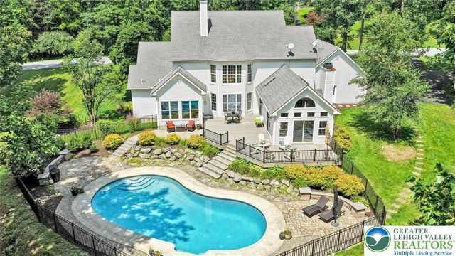 2475 Woodland Hills Court, Hellertown Boro, PA 18055