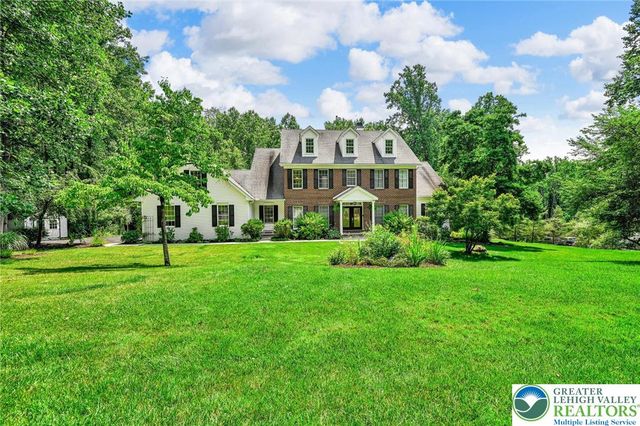 2475 Woodland Hills Court, Hellertown Boro, PA 18055