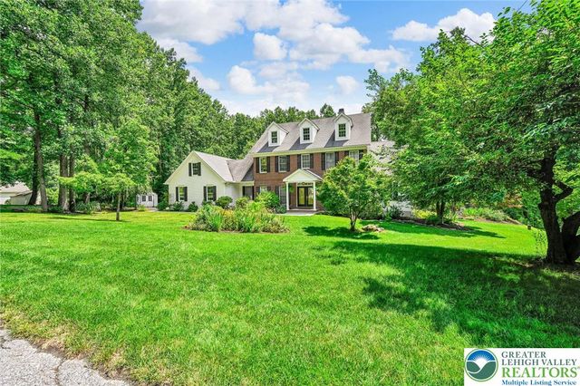 2475 Woodland Hills Court, Hellertown Boro, PA 18055