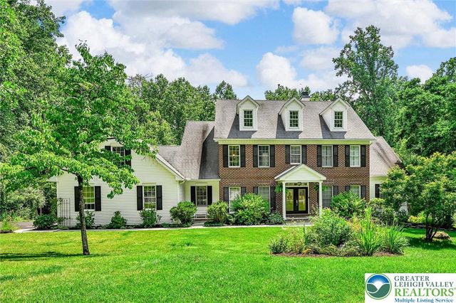 2475 Woodland Hills Court, Hellertown Boro, PA 18055