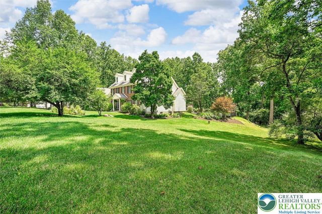 2475 Woodland Hills Court, Hellertown Boro, PA 18055