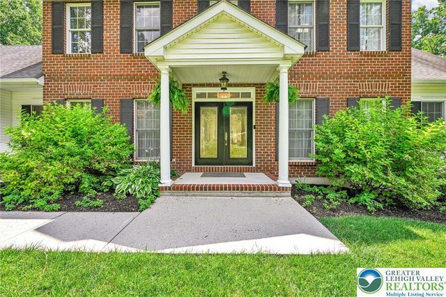 2475 Woodland Hills Court, Hellertown Boro, PA 18055