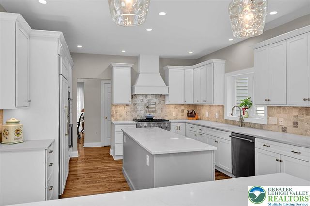 2475 Woodland Hills Court, Hellertown Boro, PA 18055