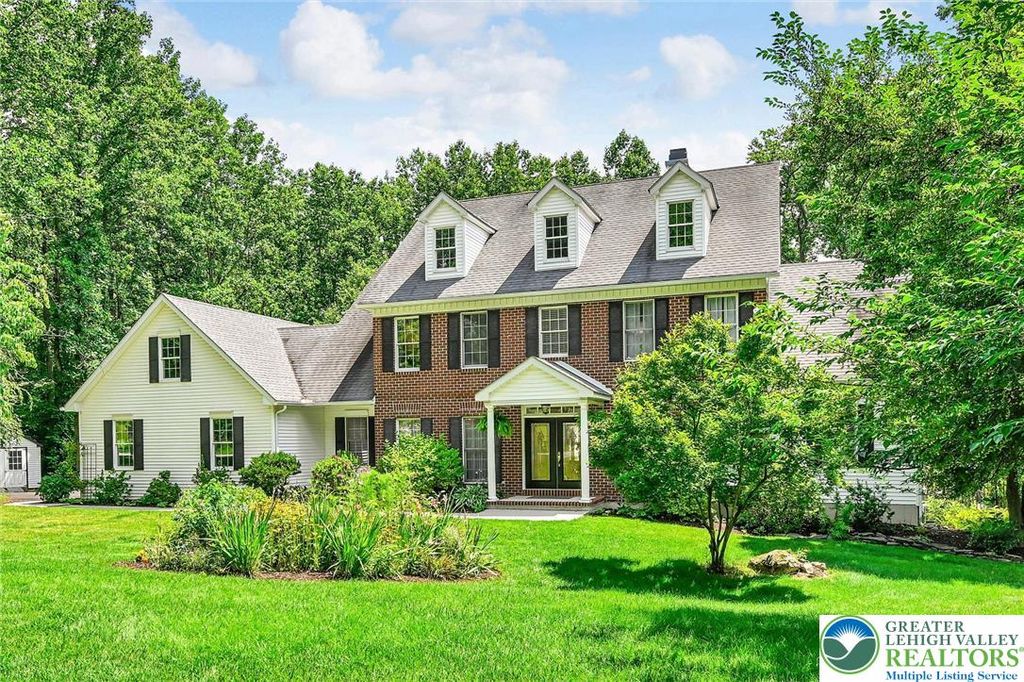 2475 Woodland Hills Court, Hellertown Boro, PA 18055