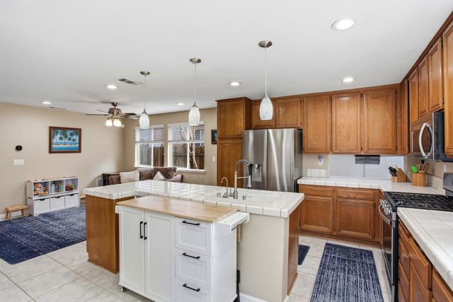 8870 Mandalay Way, Elk Grove, CA 95624