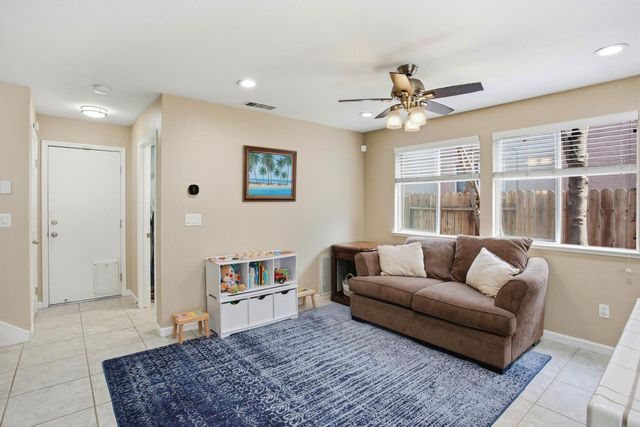 8870 Mandalay Way, Elk Grove, CA 95624