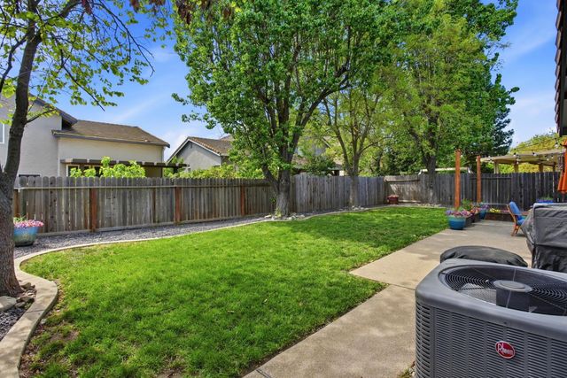8870 Mandalay Way, Elk Grove, CA 95624