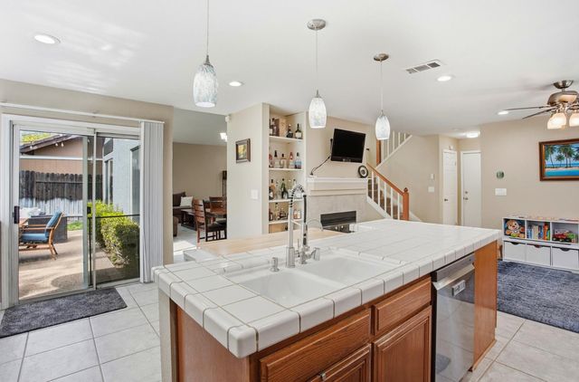 8870 Mandalay Way, Elk Grove, CA 95624