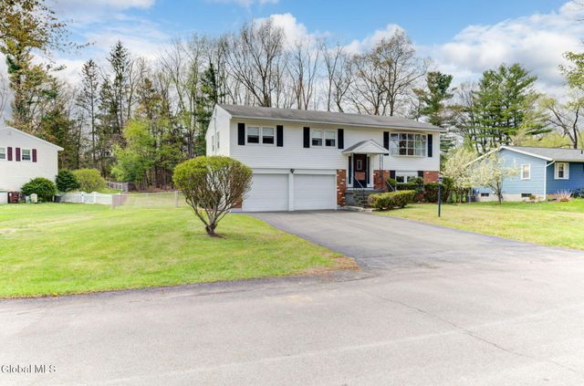 5 Fairmont Drive, Colonie, NY 12205