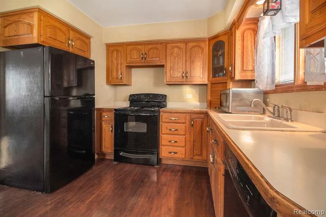 3933 Hayes Street, Wayne, MI 48184