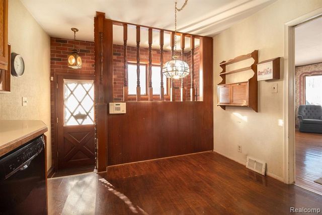 3933 Hayes Street, Wayne, MI 48184