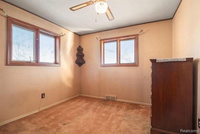 3933 Hayes Street, Wayne, MI 48184