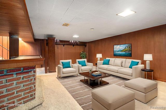 3933 Hayes Street, Wayne, MI 48184