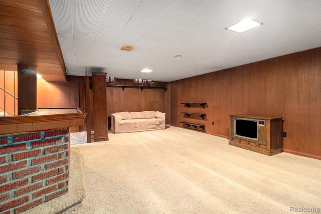 3933 Hayes Street, Wayne, MI 48184