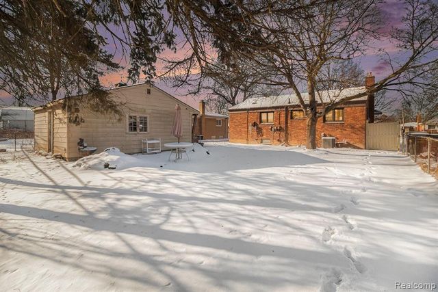 3933 Hayes Street, Wayne, MI 48184