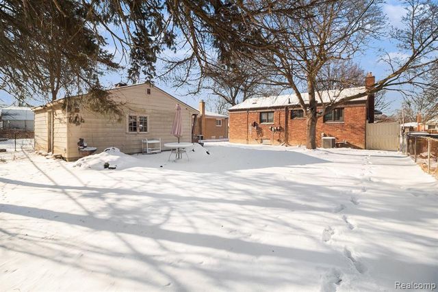 3933 Hayes Street, Wayne, MI 48184