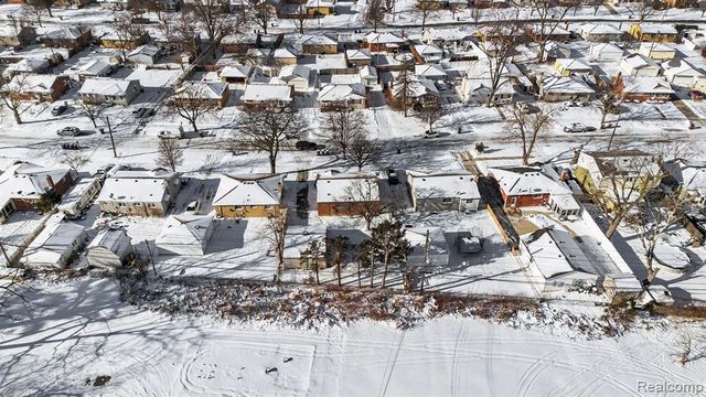 3933 Hayes Street, Wayne, MI 48184