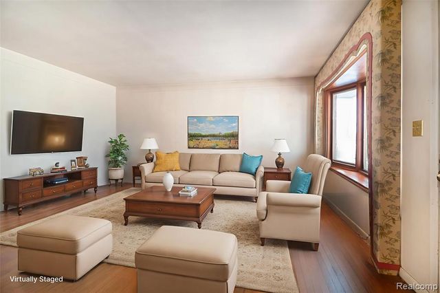 3933 Hayes Street, Wayne, MI 48184