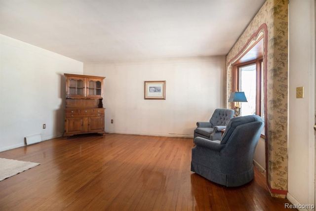 3933 Hayes Street, Wayne, MI 48184