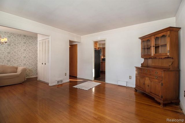 3933 Hayes Street, Wayne, MI 48184