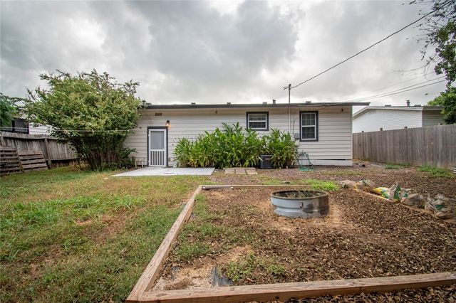 1221 Vance Dr, Corpus Christi, TX 78412