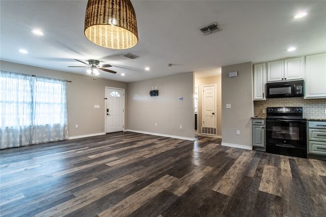 1221 Vance Dr, Corpus Christi, TX 78412