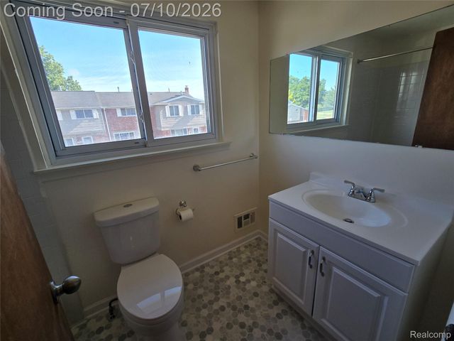 28928 Manchester Street, Westland, MI 48185